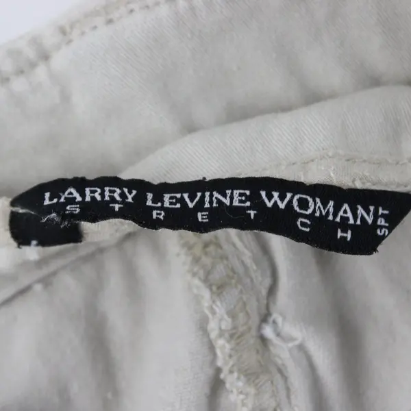 Larry Levine Beige Button Accent Capris Women's 18W