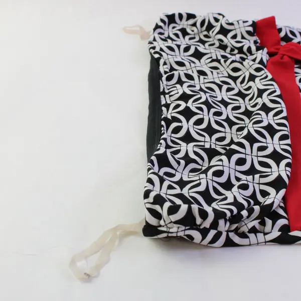 Maurices Black White and Red Strapless Swim Top Women's XL