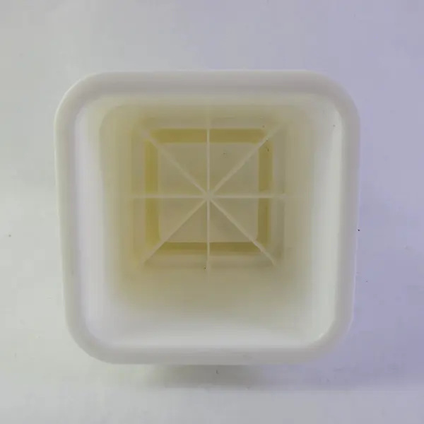 Lot of 4 White Plastic Plant Pots 5.5"