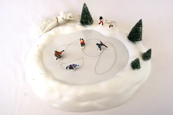 Dept 56 Village Animated Skating Pond With Accessories  52299 Works