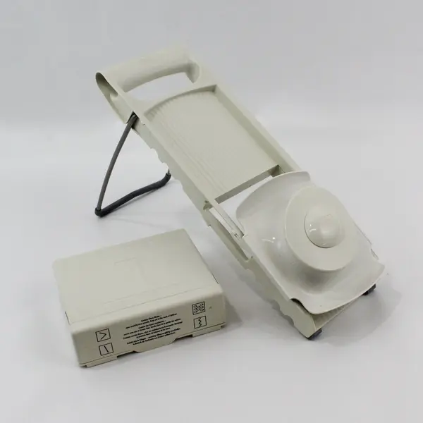 Pampered Chef Mandoline Food Slicer 4 Blade Set Storage Case