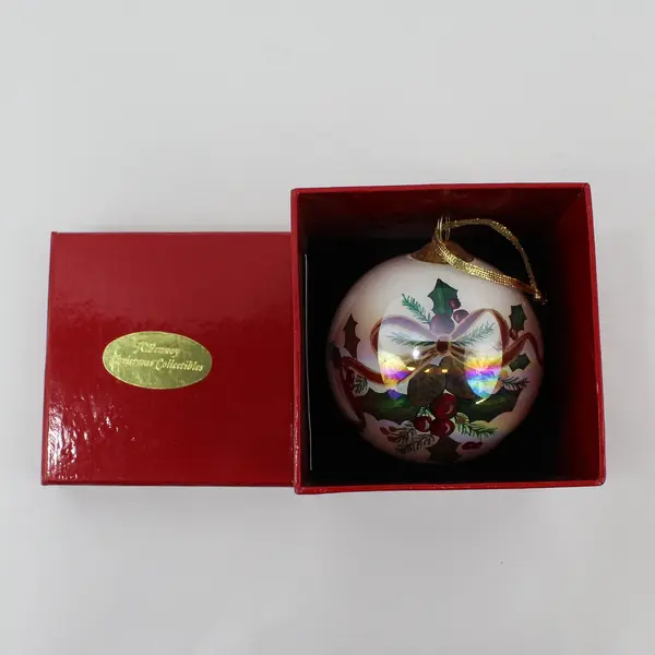 1999 J. C. Penney Holiday Pine Cones Reverse Painted Glass Ornament