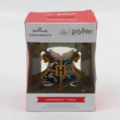 NEW Hallmark Ornaments Harry Potter Hogwarts Crest Christmas Ornament 2HCM9128