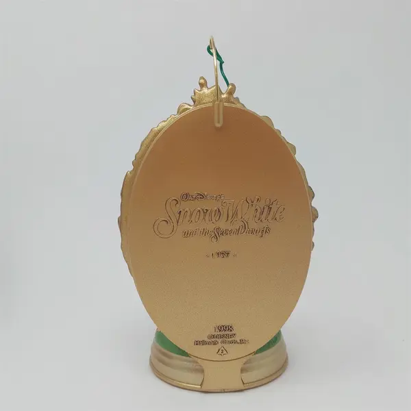 Hallmark Keepsake Disney Snow White Enchanted Memories #2 Ornament New Box