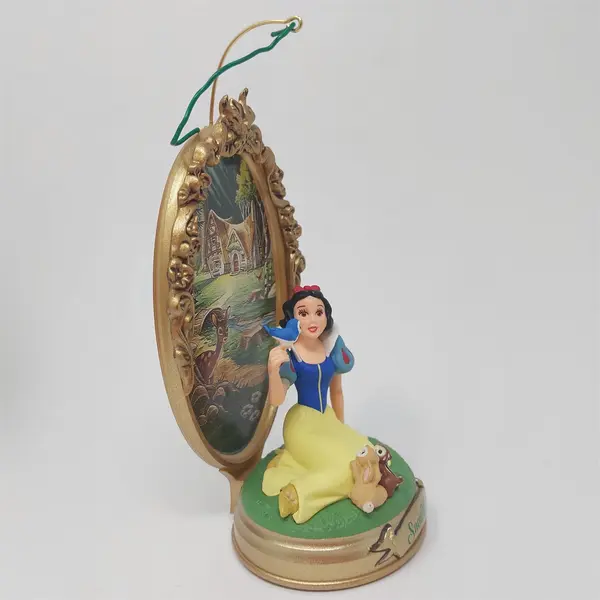 Hallmark Keepsake Disney Snow White Enchanted Memories #2 Ornament New Box