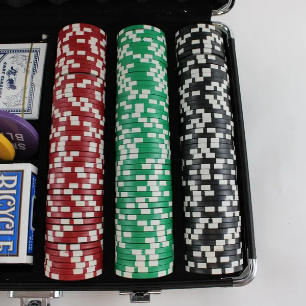 Portable Poker Chips Set 300-Count Aluminum Carry Case 2-6 Players