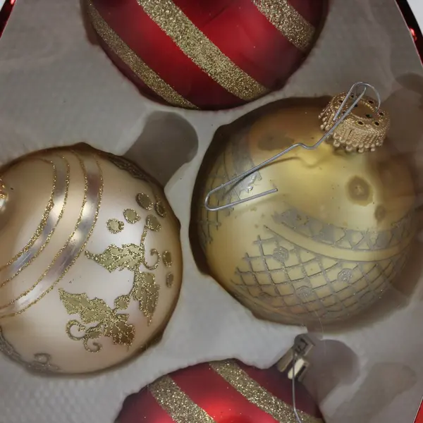 Sparkling Creations Set of 4 Glass Ornaments Gold Red 407002