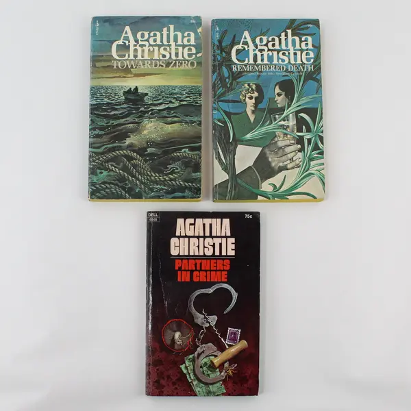 Lot of 3 Vintage 1971 Agatha Christie Murder Mystery Novels Paperback