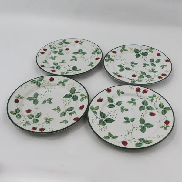 Set of 4 International Tableworks Stoneware STRAWBERRY FAIR Salad plates 7.5"
