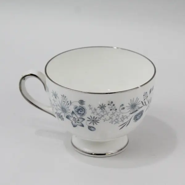 Set of 4 Vintage Wedgwood Belle Fleur Bone China Footed Cups And Saucers