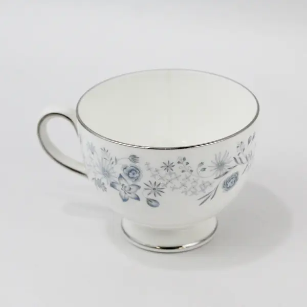 Set of 6 Vintage Wedgwood Belle Fleur Bone China Footed Cups And 5 Saucers