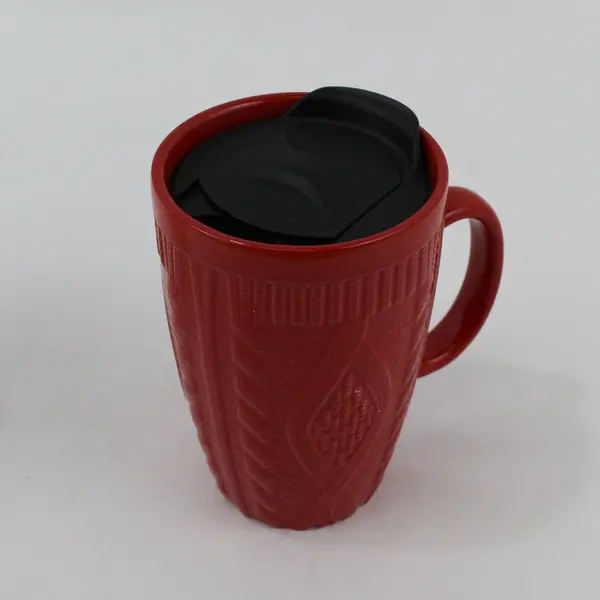 Thoughtfully Stoneware Set of 2 White Red Cable Knit Mugs Spill-Resistant Lids