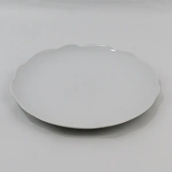 Freddi Scalloped Rim White Plate Made In Japan 10.5"