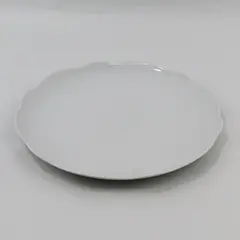 Freddi Scalloped Rim White Plate Made In Japan 10.5"