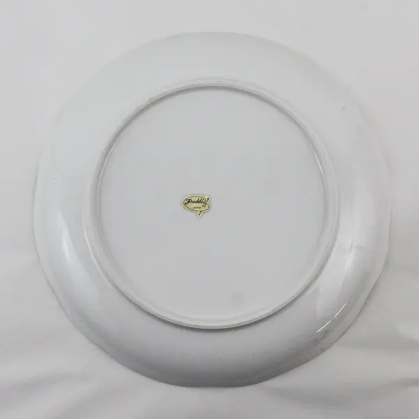 Freddi Scalloped Rim White Plate Made In Japan 10.5"