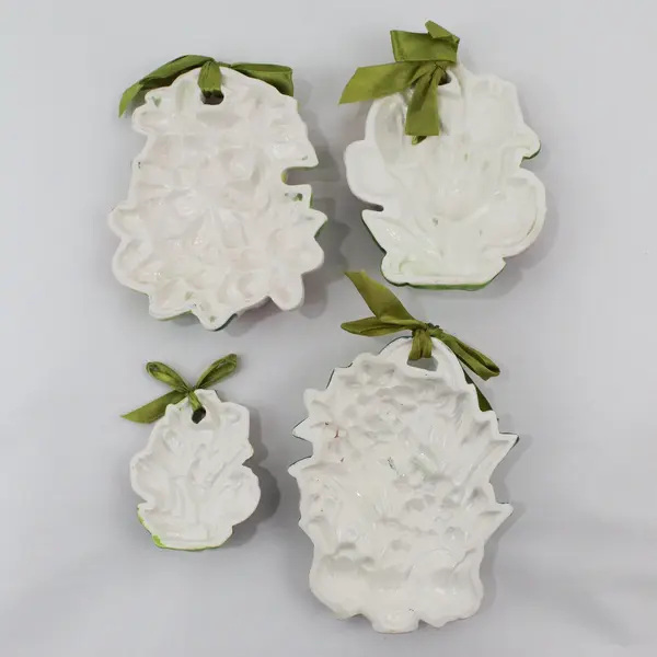 Set of 4 Embossed Flower Wall Plaques Made In China Tulips Daffodils Lilies