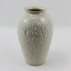 1986 Lenox Masterpiece Collection 8" Vase Embossed Flowers 24K Gold Trim