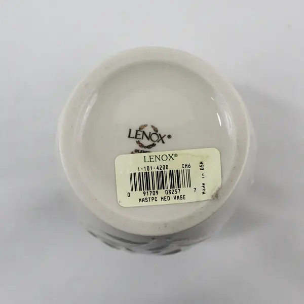 1986 Lenox Masterpiece Collection 8" Vase Embossed Flowers 24K Gold Trim