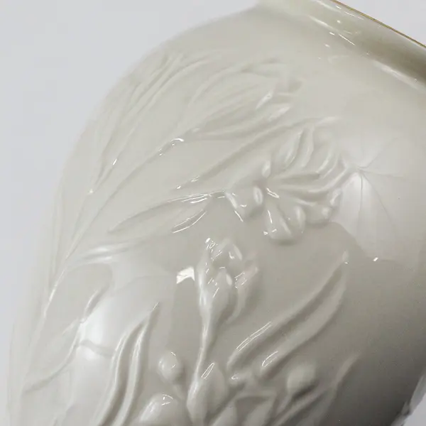 1986 Lenox Masterpiece Collection 8" Vase Embossed Flowers 24K Gold Trim