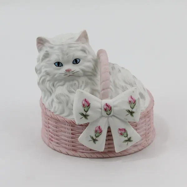 1982 Mann San Francisco Music Box Persian Cat In A Basket Plays Memory