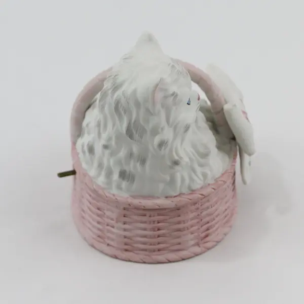 1982 Mann San Francisco Music Box Persian Cat In A Basket Plays Memory