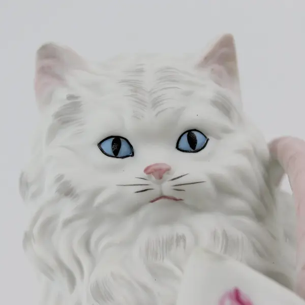 1982 Mann San Francisco Music Box Persian Cat In A Basket Plays Memory