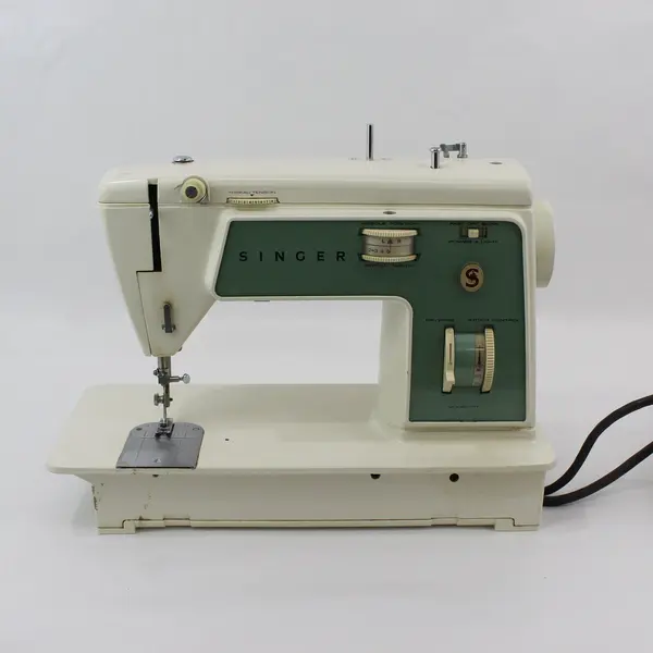 Vintage 1970s SINGER 717 Electric Sewing Machine w/ Foot Pedal