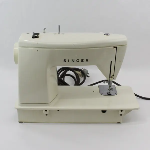 Vintage 1970s SINGER 717 Electric Sewing Machine w/ Foot Pedal