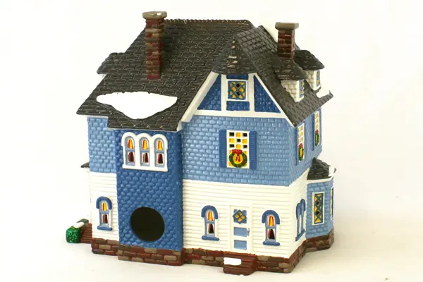 1996 Dept 56 Snow Village Shingle Victorian 54884