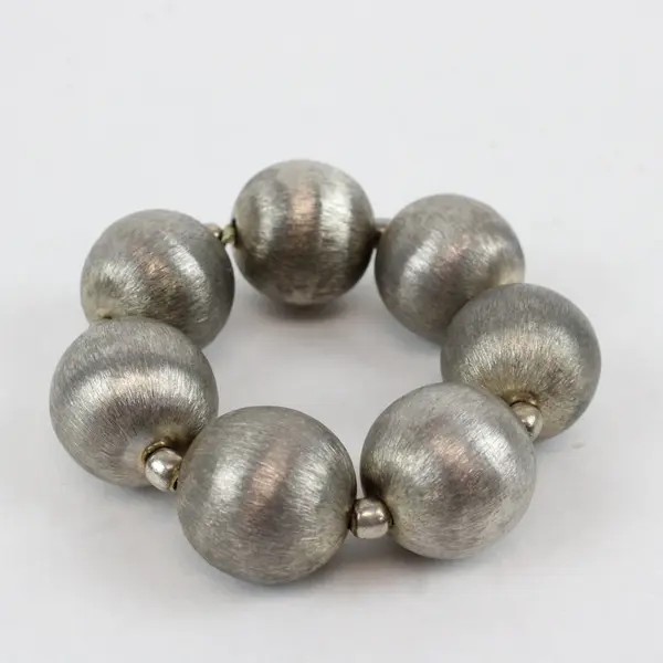 Set of 4 Silver-Tone Metal Napkin Rings "Balls" Design 