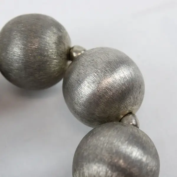 Set of 4 Silver-Tone Metal Napkin Rings "Balls" Design 