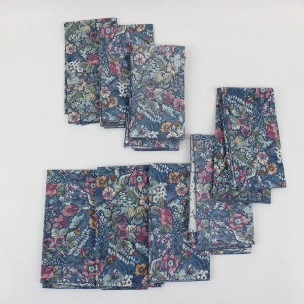Lot of 8 matching homemade Fabric Napkins, floral design blue background 