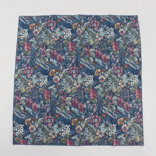 Lot of 8 matching homemade Fabric Napkins, floral design blue background 