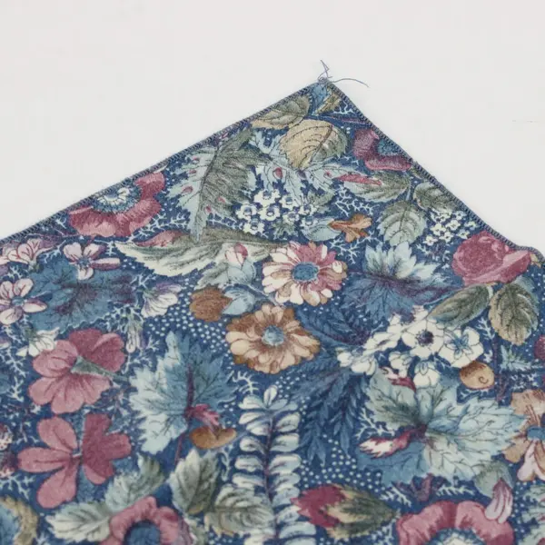 Lot of 8 matching homemade Fabric Napkins, floral design blue background 