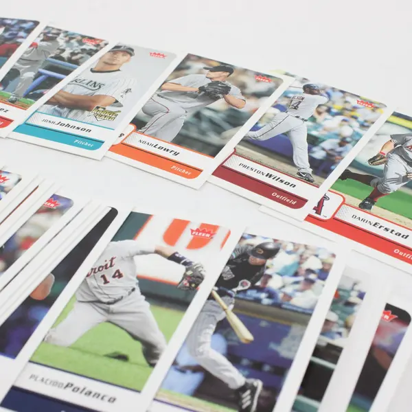 Lot of 72 Fleer 2006 Baseball Trading Cards