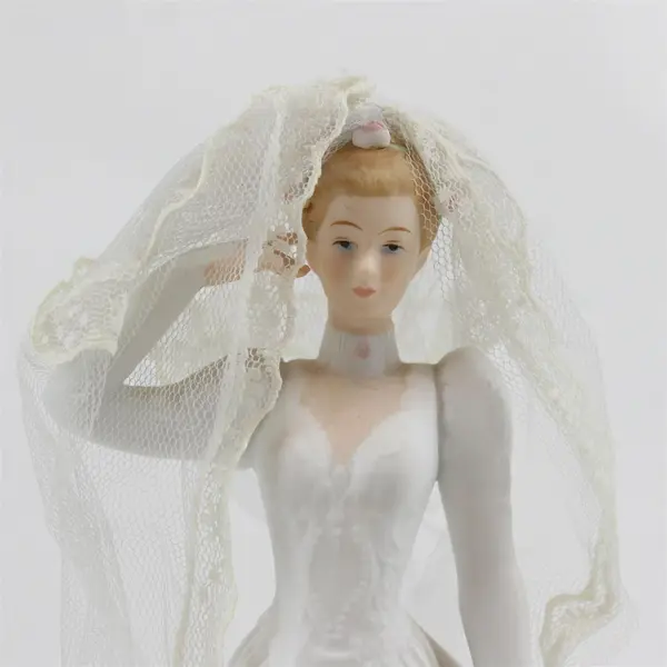 1987 Enesco Saluting Bride G.G. Santiago Music Box Figurine Ever Green