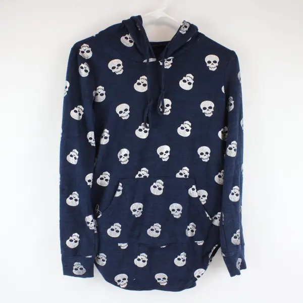 No Boundaries Youth Lightweight Pullover Glitter Skull Patterned Top, M (7-9)