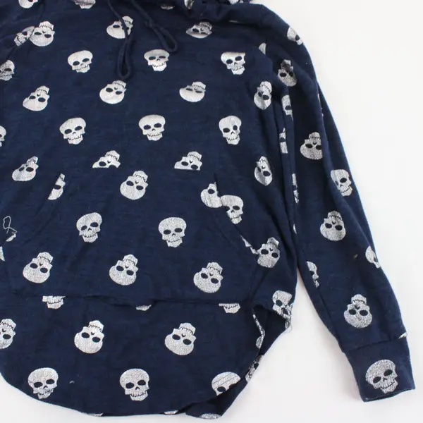 No Boundaries Youth Lightweight Pullover Glitter Skull Patterned Top, M (7-9)