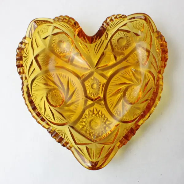 Vintage Heritage Glassware LE Smith Glass Company Amber Heart Dish
