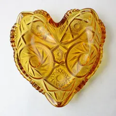 Vintage Heritage Glassware LE Smith Glass Company Amber Heart Dish