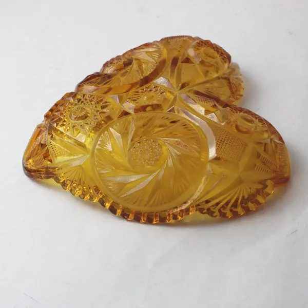 Vintage Heritage Glassware LE Smith Glass Company Amber Heart Dish