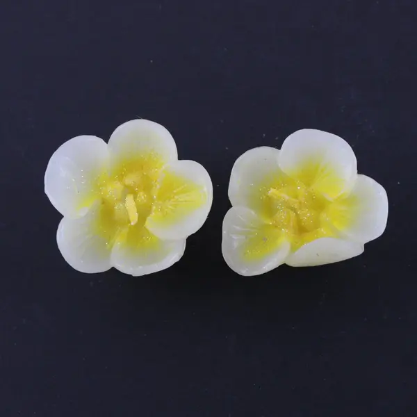 Lot of 14 Cream Flower Shaped Candles Sparkly Yellow Centers