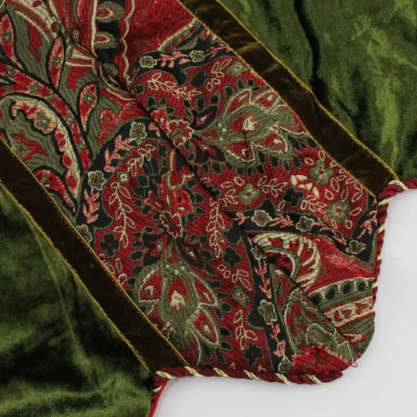 Collins International 45in Red Green Paisley Scalloped Tree Skirt