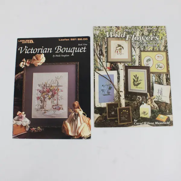 Lot of 2 Vintage Leisure Arts Leaflets Flower Designs 1980 & 1987 Good
