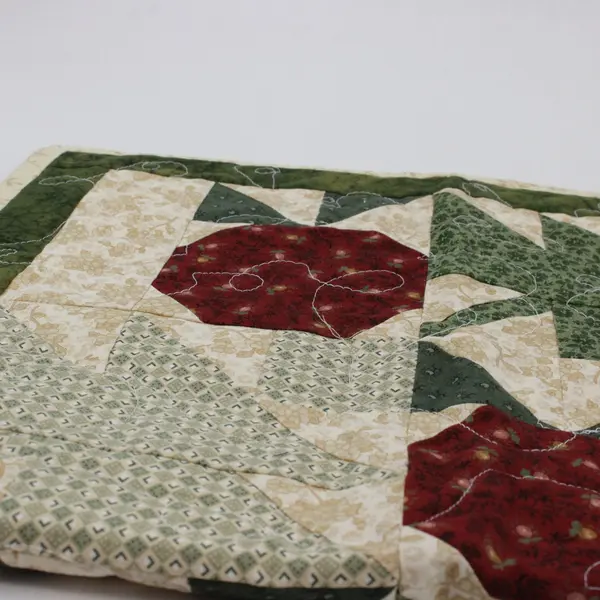 Holiday Patchwork Quilt Wall Hanging Green Red Cream 27x26.5