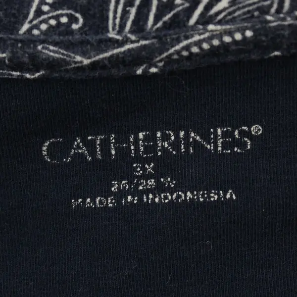 Catherines Shirt Short Sleeve V-Neck Navy and White Paisley Pattern Shirt 3X