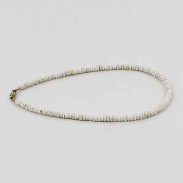 Vintage White Puka Shell Choker Necklace 16in