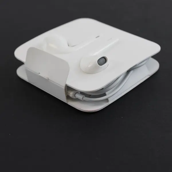 Apple EarPods with Lightning Connector White  (MMTN2AM/A)