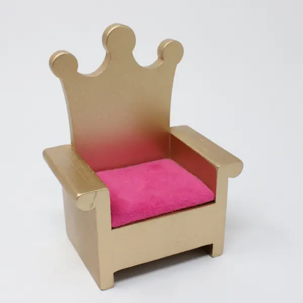 KidKraft Royal Princess Doll Throne Gold Painted Pink Cushion