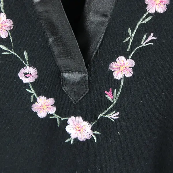 Carolyn Taylor Women’s Black Floral Embroidered V-Neck Long Sleeve Top XL